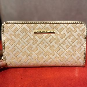 Tommy Hilfiger Wallet. "Brand New"